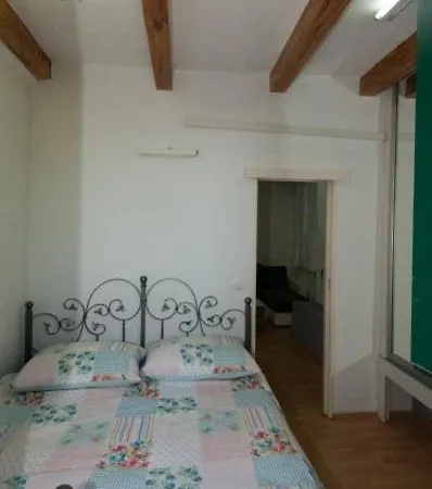 In With Sea View, Terrace, Air Conditioning, Wifi דירה לובראן